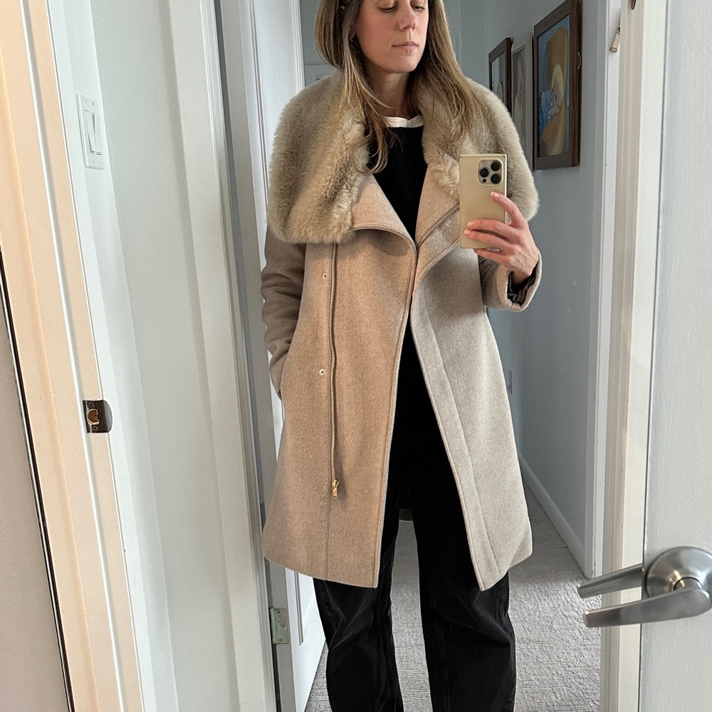 club Monaco XS Beige Women's Wool Coat with Faux Fur Collar